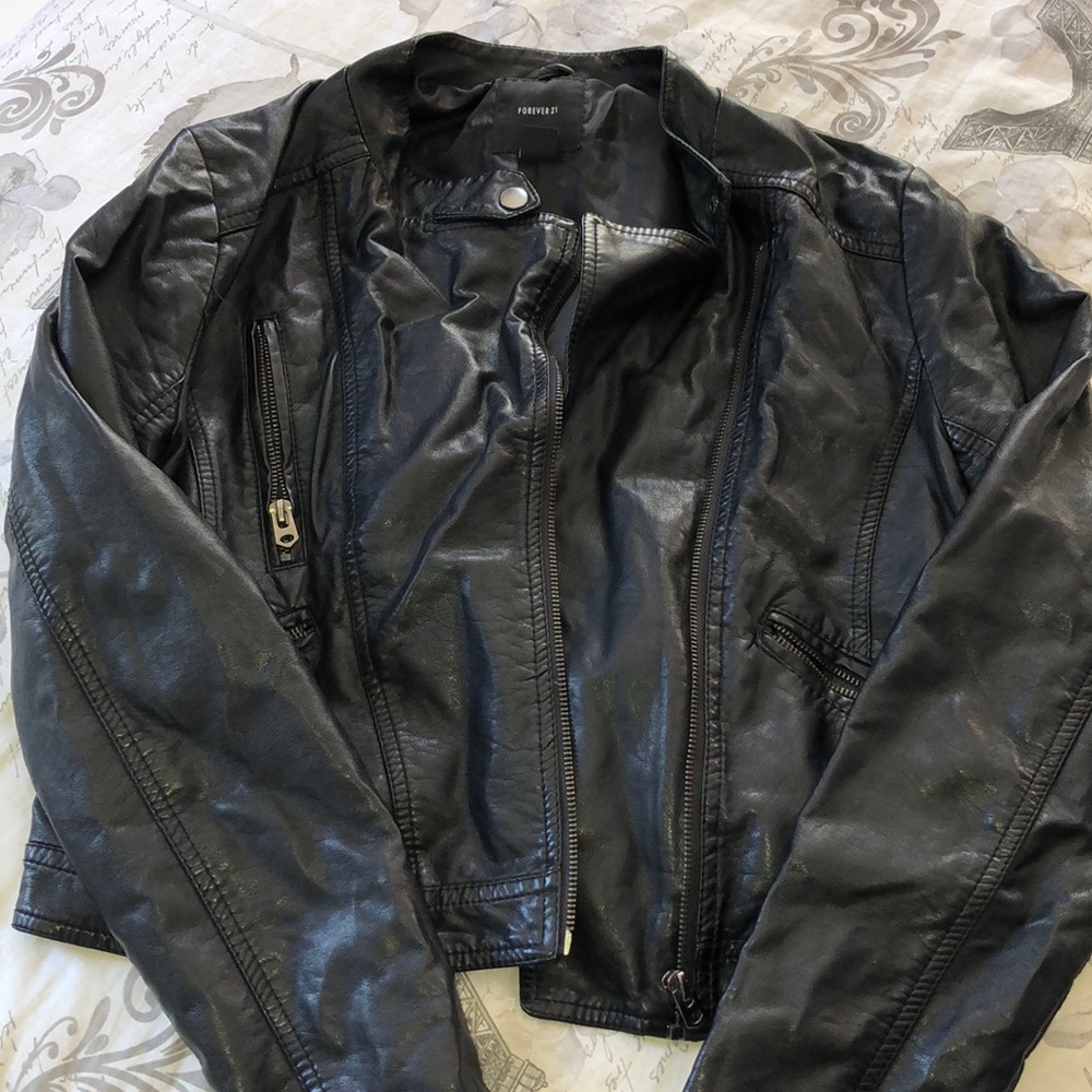 FOREVER 21 LEATHER JACKET